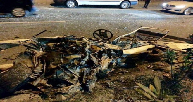 Trabzonda Otomobil Tankere Çarptı: 1 Ölü,1 Yaralı