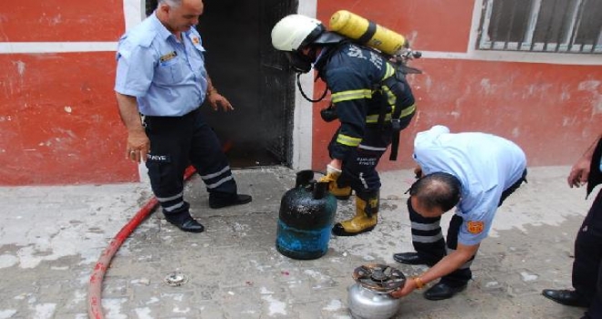 Mutfakta Çıkan Yangını İtfaiye Söndürdü
