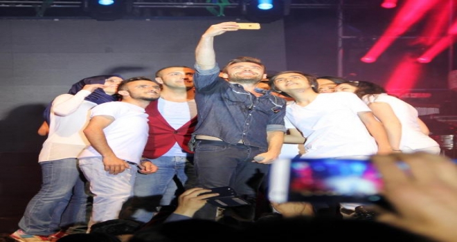 Şarkıları İşaret Diline Çevrildi