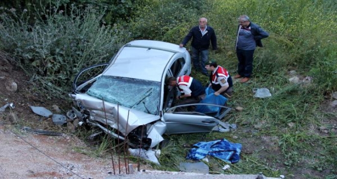 Otomobil Şarampole Yuvarlandı: 3 Ölü