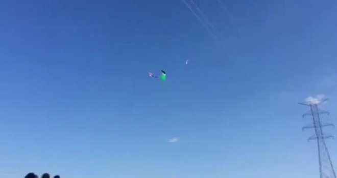 Hava Dalışçısı Yüksek Gerilim Hattına Takılıp Böyle Yere Çakıldı