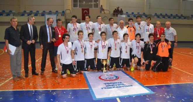 Genç Erkekler Türkiye Hentbol Şampiyonasında Kupa Beşiktaşın