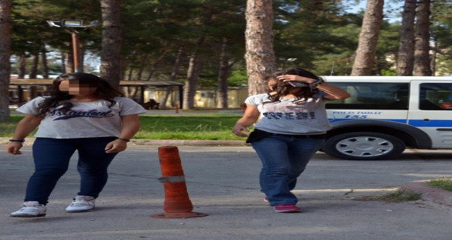 Heyecan Olsun Diye Hırsızlık Yapan Liseli Kızlar Polise Yakalandı