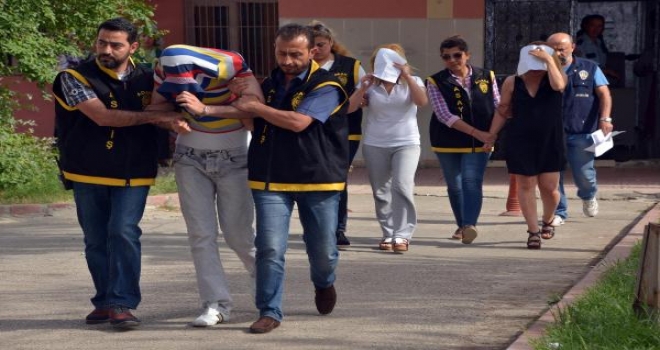 Kasık Masajı Yapıyorlarmış 