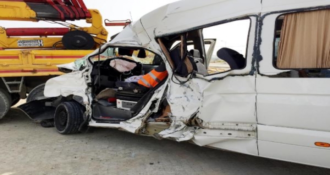 Manavgatta Tur Otobüsüyle Tur Minibüsü Çarpıştı: 8 Yaralı