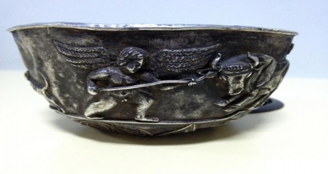 Yalovada Tarihi Eser Olduğu Sanılan Gümüş Kase Ele Geçirildi