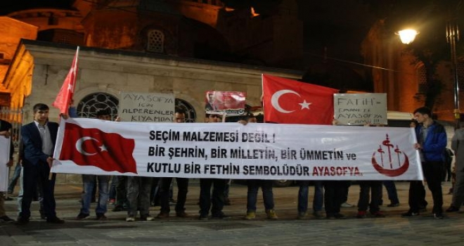 Alperen Ocaklarından Ayasofya Müzesi Önünde Açıklama