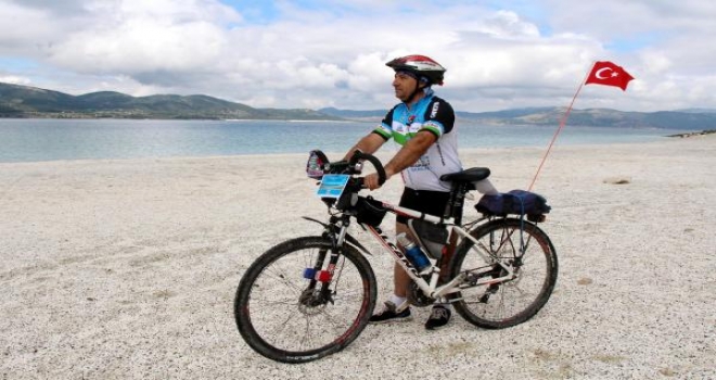 Bisikletle Salda Gölü Çevresini Dolaştılar