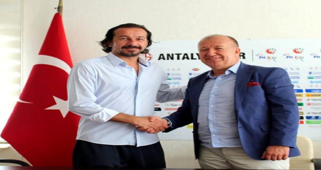 Antalyaspordan Yusuf Şimşekle 3 Yıllık Sözleşme