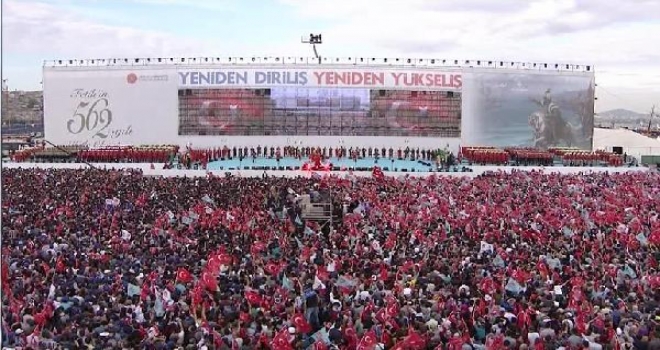 Erdoğan Ve Ailesini Taşıyan Helikopter Piste İniş Sırasında Tehlike Atlattı