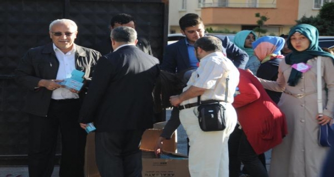 Gaziantepte İmam Hatip Lisesindeki Pilav Gününde Ak Parti Broşürleri Dağıtıldı