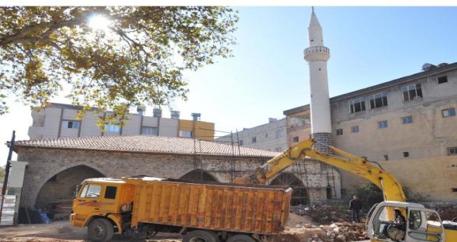 150 yıllık camide bazalttan yapılan mihrap ortaya çıktı