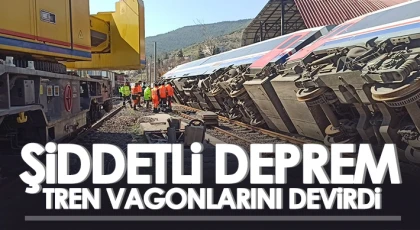 Dağlardan düşen kayalar rayları tahrip etti