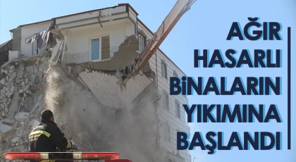 İslahiye'de ağır hasarlı binaların yıkımına başlandı