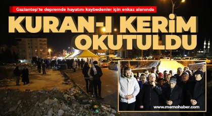 Enkaz başında namaz kılıp dua ettiler