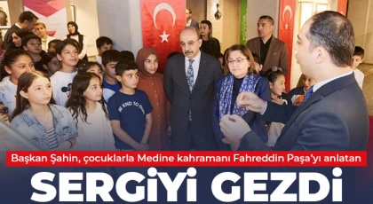 Şahin, çocuklarla Medine kahramanı Fahreddin Paşa’yı anlatan sergiyi gezdi