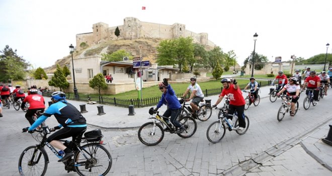 25 Aralık Kurtuluş Kupası başladı