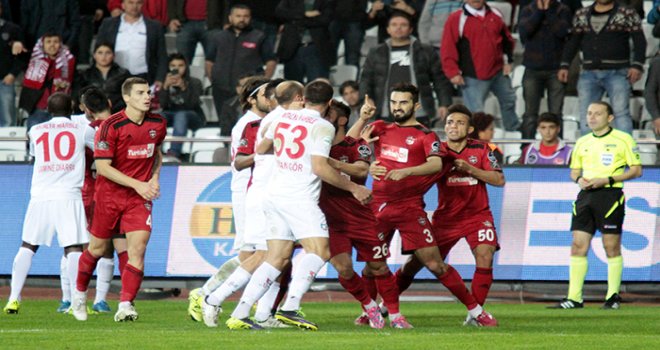 37 YILDA 40 HOCA, 14 BAŞKAN DEĞİŞTİ