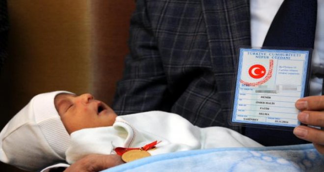60 bininci bebeğe şehit Ömer Halisdemir'in adı verildi