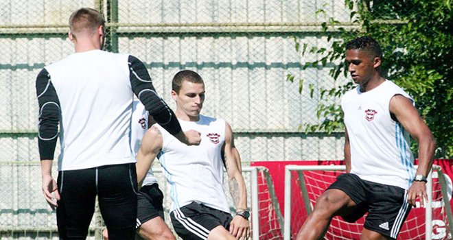 Abuda antrenmana başladı