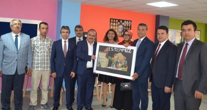 Adil Teymur İHO'da resim sergisine büyük ilgi