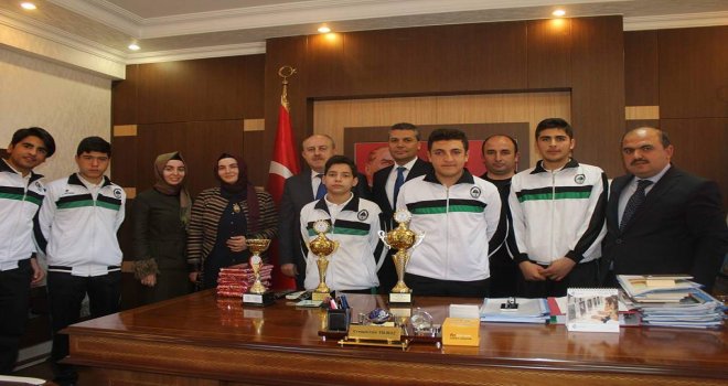 Adil Teymur İmam Hatip Ortaokulu bölge birincisi