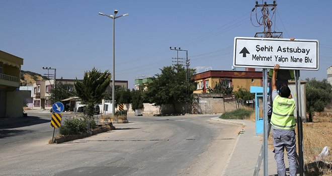 ADININ VERİLDİĞİ BULVARA TABELA ASILDI