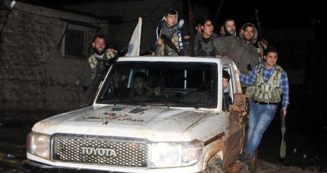 Afrin'e komşu Azez’e ÖSO takviyesi