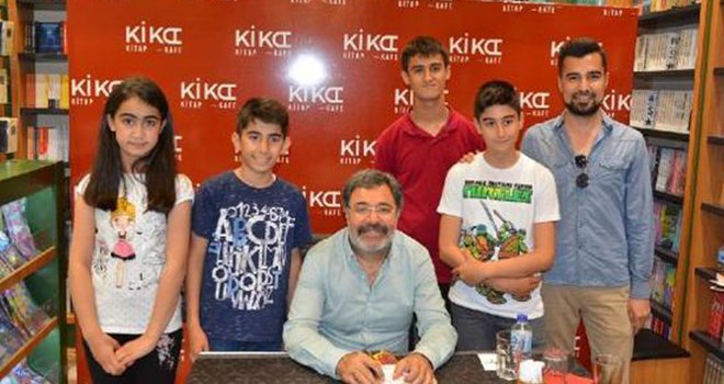 Ahmet Ümit, okurlarıyla buluştu