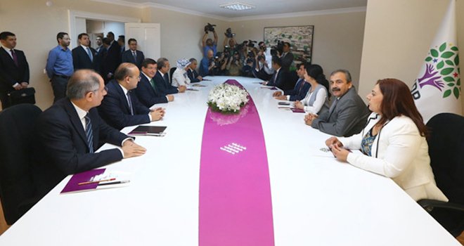 AK Parti HDP görüşmesi yaklaşık 2 saat sürdü... İŞTE İLK AÇIKLAMA