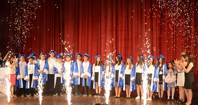 Akay Koleji’nde mezuniyet coşkusu