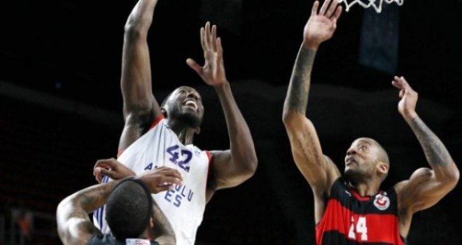 Anadolu Efes'i deplasmanda devirdik 84 - 96