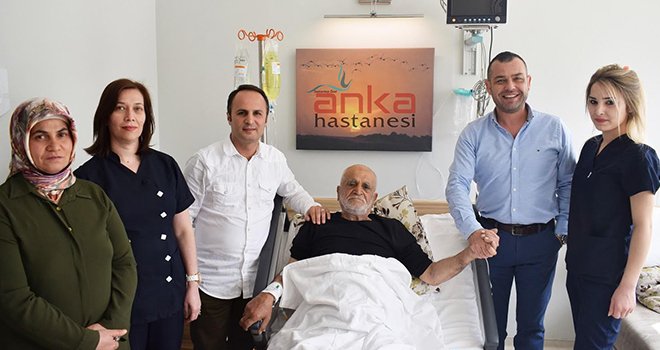 Anka’da 76 yaşındaki hastaya aynı anda 4 ameliyat!