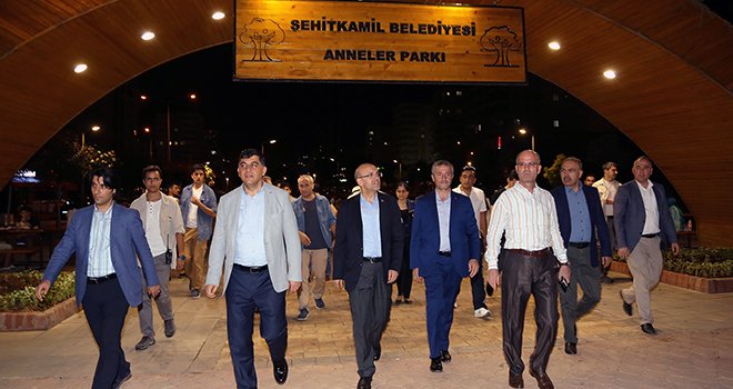 ANNELER PARKI VE ŞEHİTKAMİL MEYDANINI GEZDİ