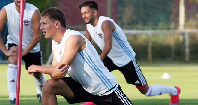 Anton Putsila yeşil sahada…