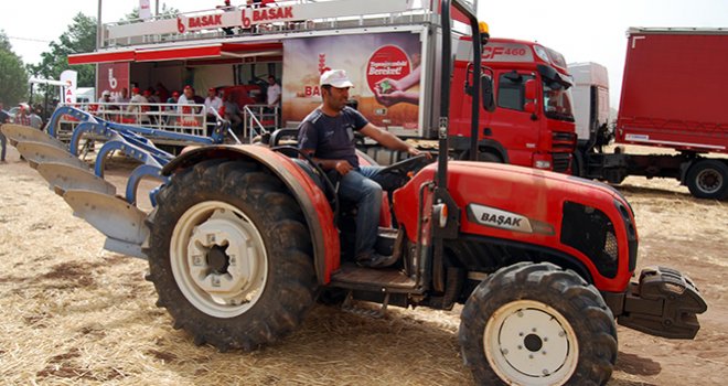 ARABAN’DA BAŞAK TRAKTÖR “TARLA GÜNLERİ”