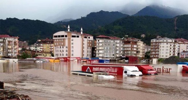 ARTVİN'İ SEL ALDI:8 ÖLÜ