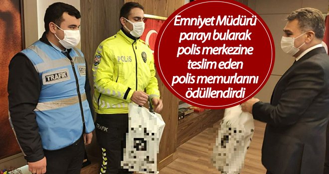 ATM önünde unutulan parayı trafik polisleri buldu