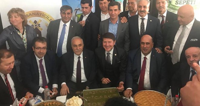 Bakan Fakıbaba'dan Gaziantep Standına ziyaret 