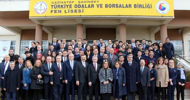 Bakan Pekcan, öğrencilerle bir araya geldi