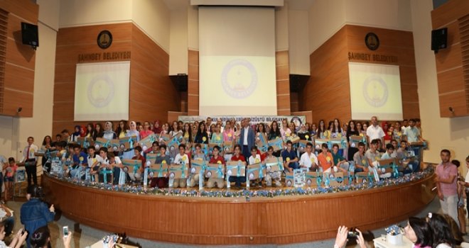 BAŞARILI ÖĞRENCİLERE LAPTOP