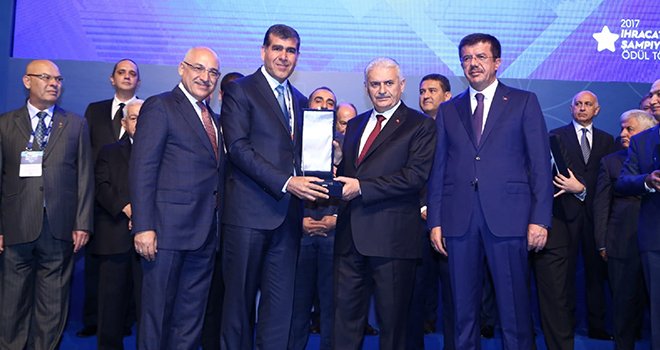 Başbakan Binali Yıldırım’dan Altunkaya’ya ödül