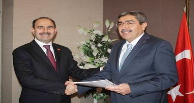 BOZGEYİK İSTİFA ETTİ, YENİDEN ADAY...