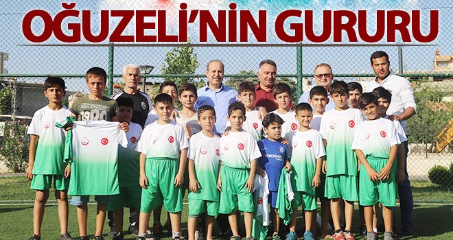 Başkan Kılıç, çocuklara forma dağıttı