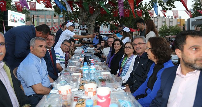 Başkan Şahin, İslahiyelilerle iftarda buluştu