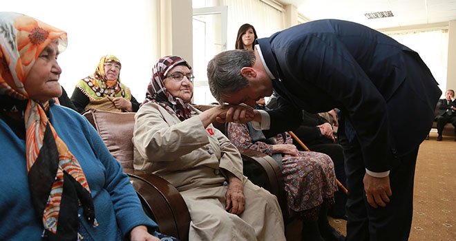 Başkan Tahmazoğlu, Anneler Gününü kutladı