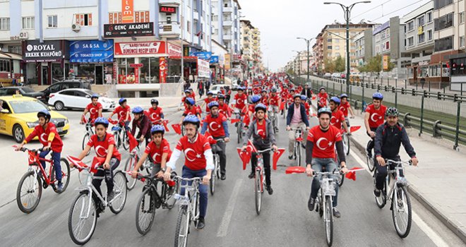Başkan Tahmazoğlu gençlerle bedal çevirdi...