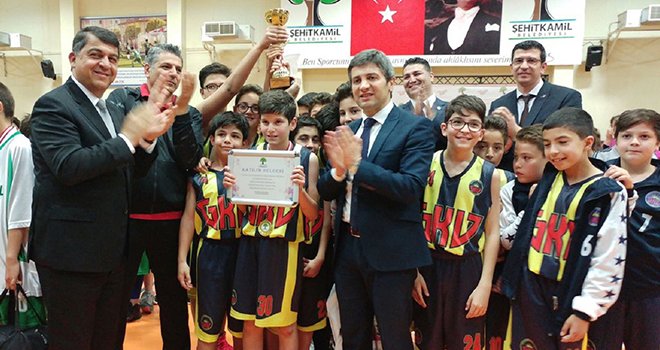 Basketbol şampiyonluk kupası Gaziantep Kolej Vakfı’nın