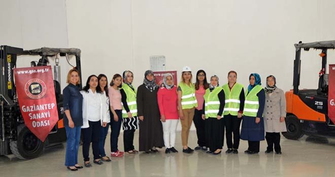 BAYAN FORKLİFTÇİLER UYGULAMA SINAVINA KATILDI