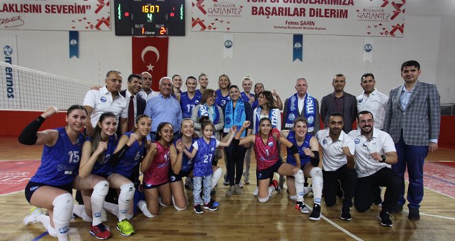 Bayan Voleybol temsilcimiz Merinosspor Antalyaspor'u 3-1 yendi